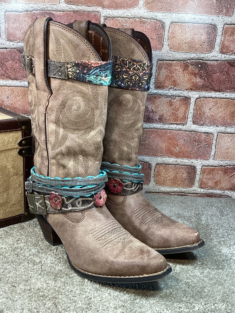 Durango Crush accessorized Women’s Western cowboy boots size 7
